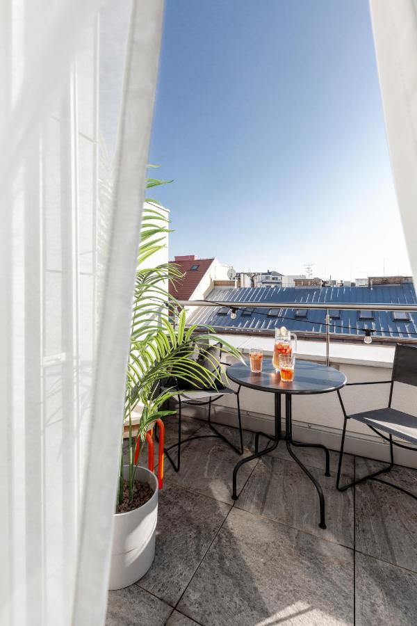 Turnkey I Central Apartment With Terrace Прага Екстериор снимка